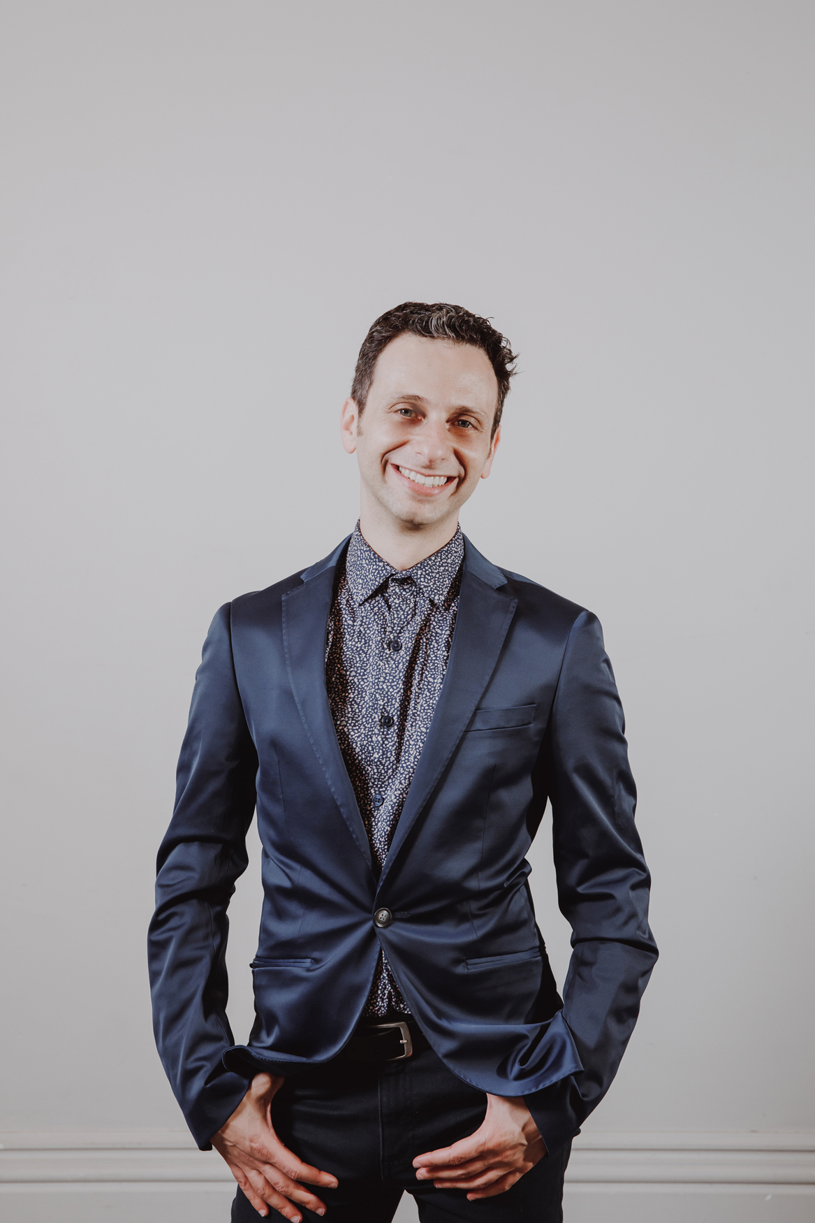 headshot of Simon Abrahams